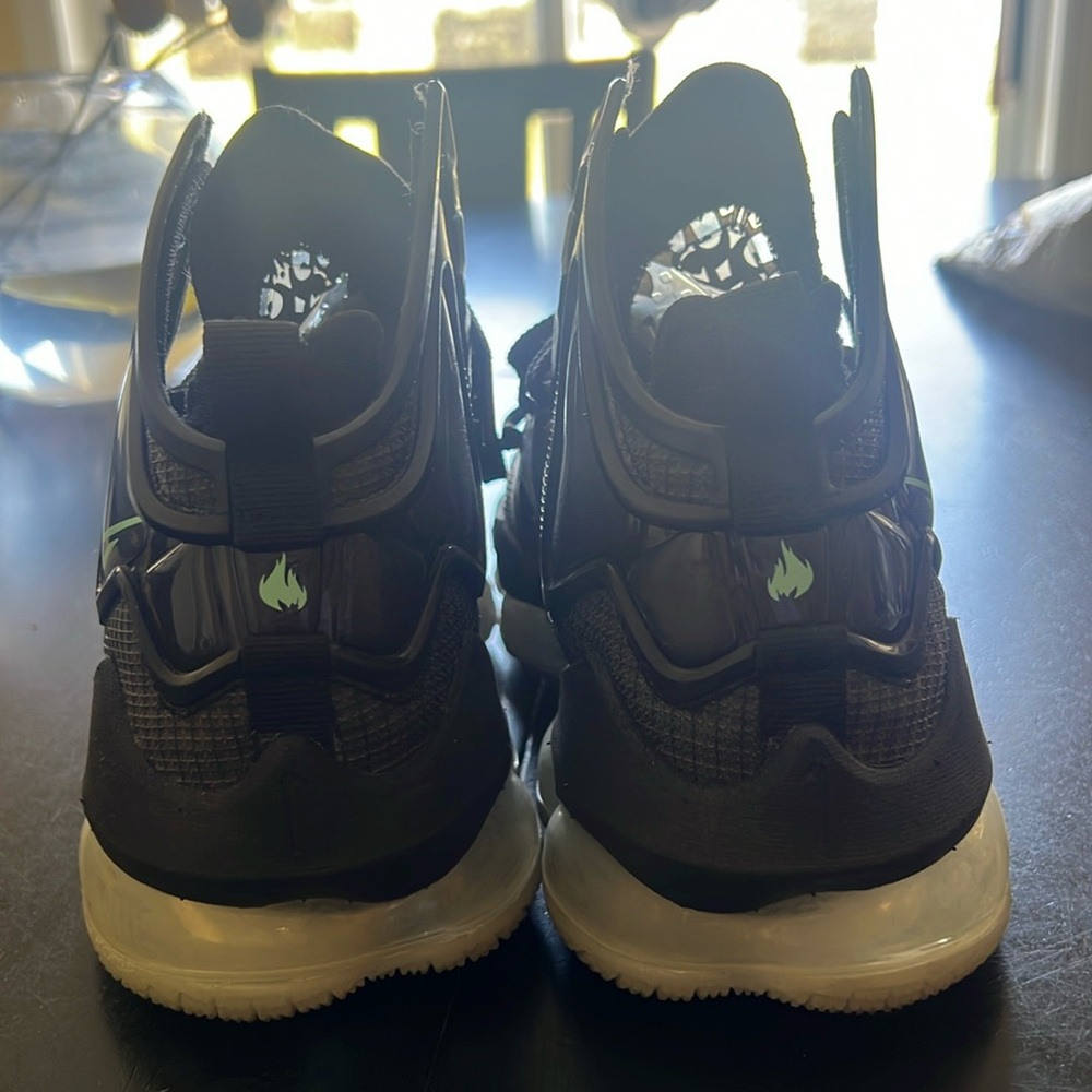 LEBRON XIX Black Anthracite Green Glow